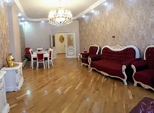 Satılır 4 otaqlı mənzil 167 m²