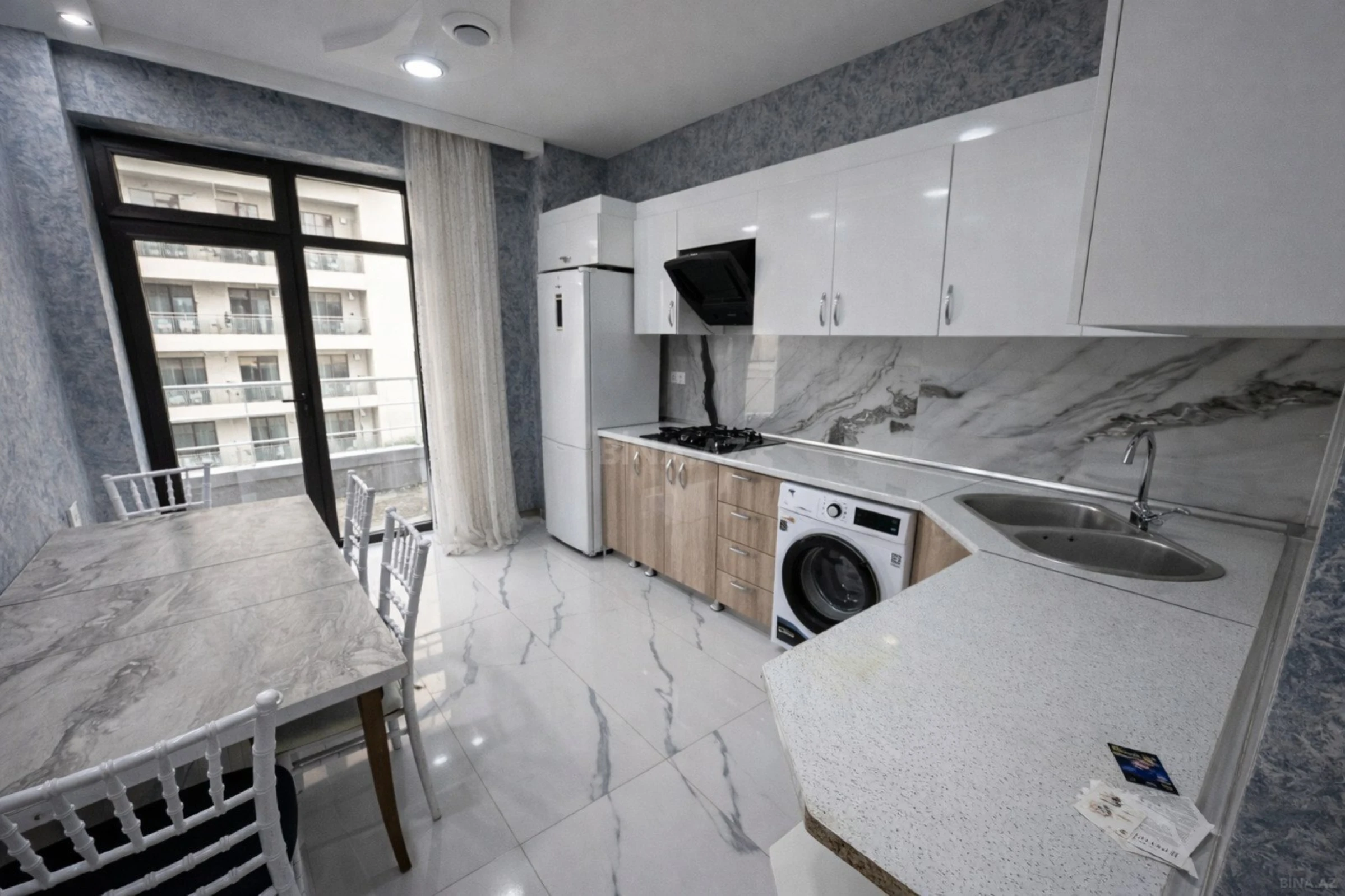 Satılır 2 otaqlı mənzil 100 m²