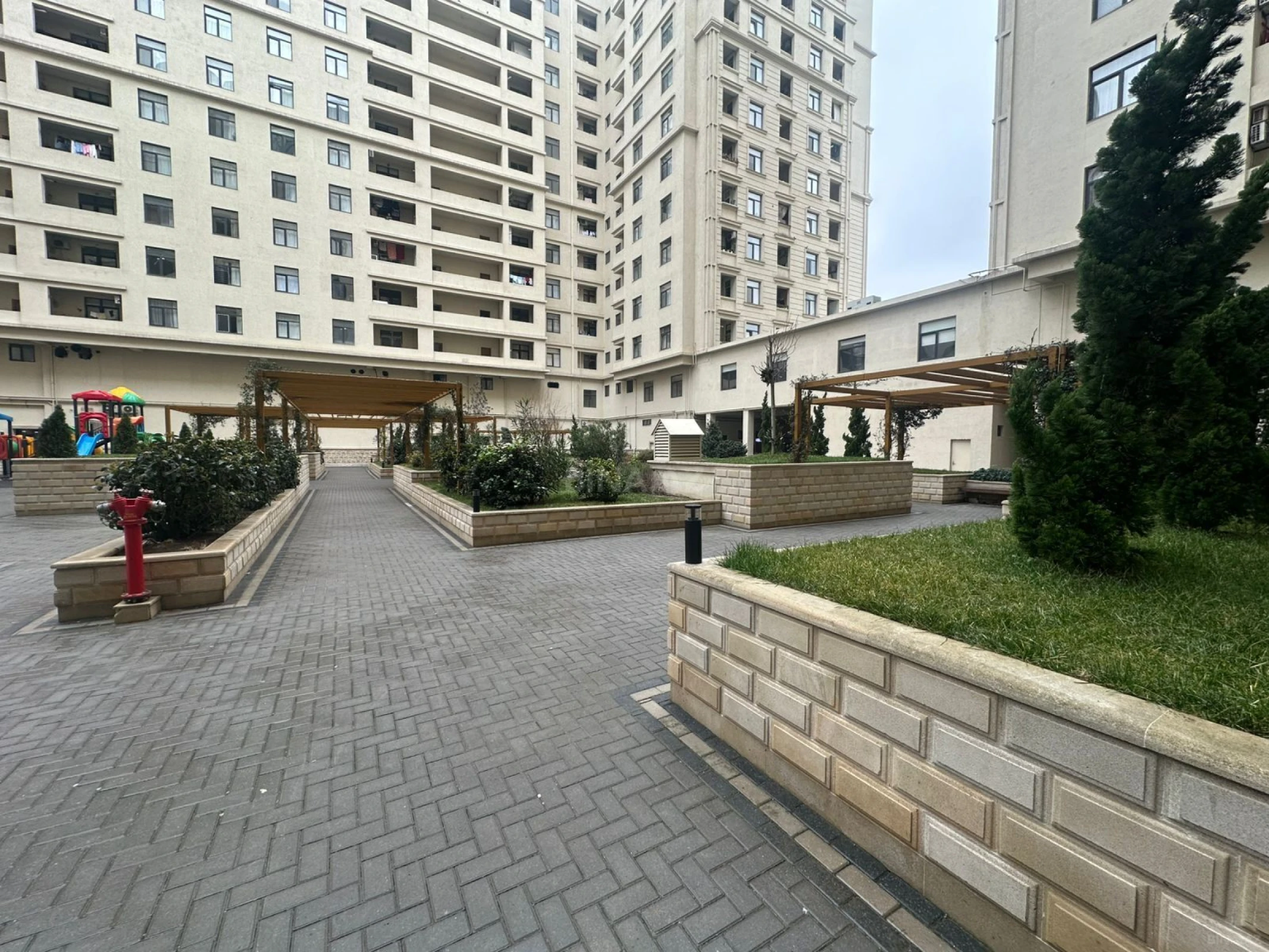 Satılır 2 otaqlı mənzil 94 m²