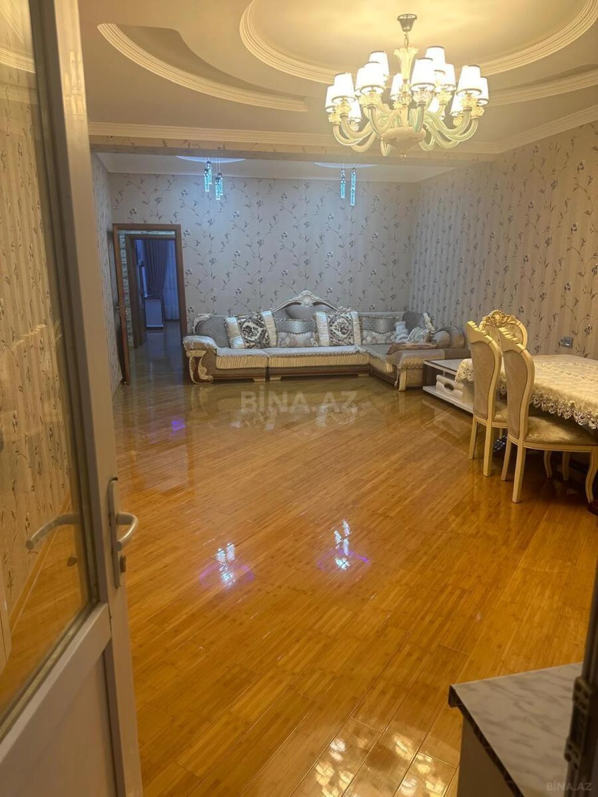 Satılır 3 otaqlı mənzil 136 m²