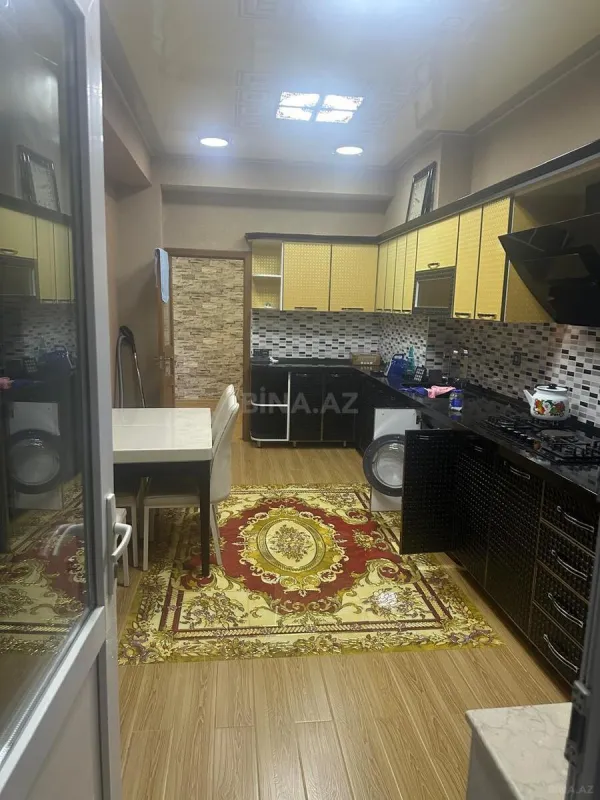 Satılır 3 otaqlı mənzil 136 m²