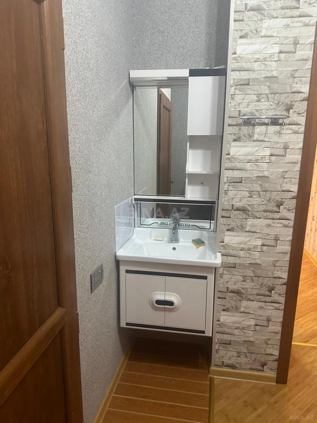 Satılır 3 otaqlı mənzil 136 m²