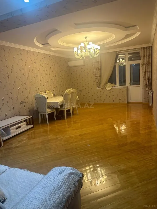 Satılır 3 otaqlı mənzil 136 m²