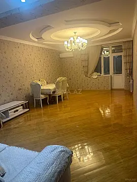 Satılır 3 otaqlı mənzil 136 m²