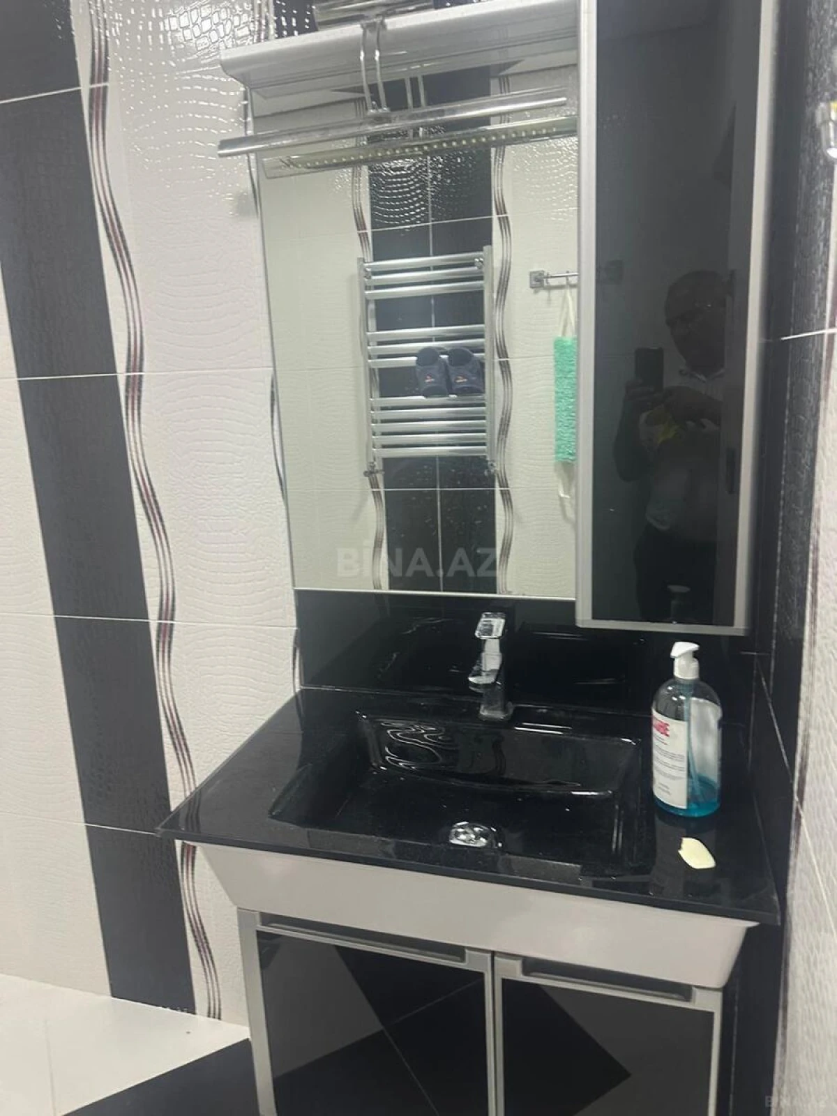 Satılır 3 otaqlı mənzil 136 m²