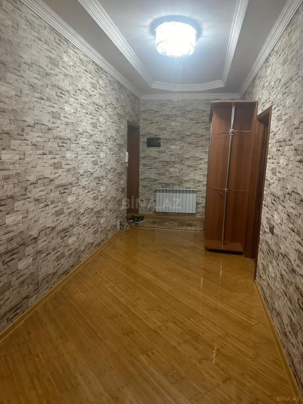 Satılır 3 otaqlı mənzil 136 m²