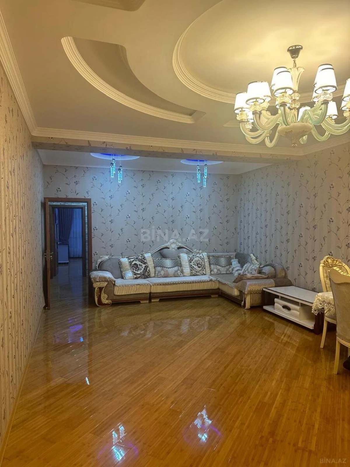 Satılır 3 otaqlı mənzil 136 m²