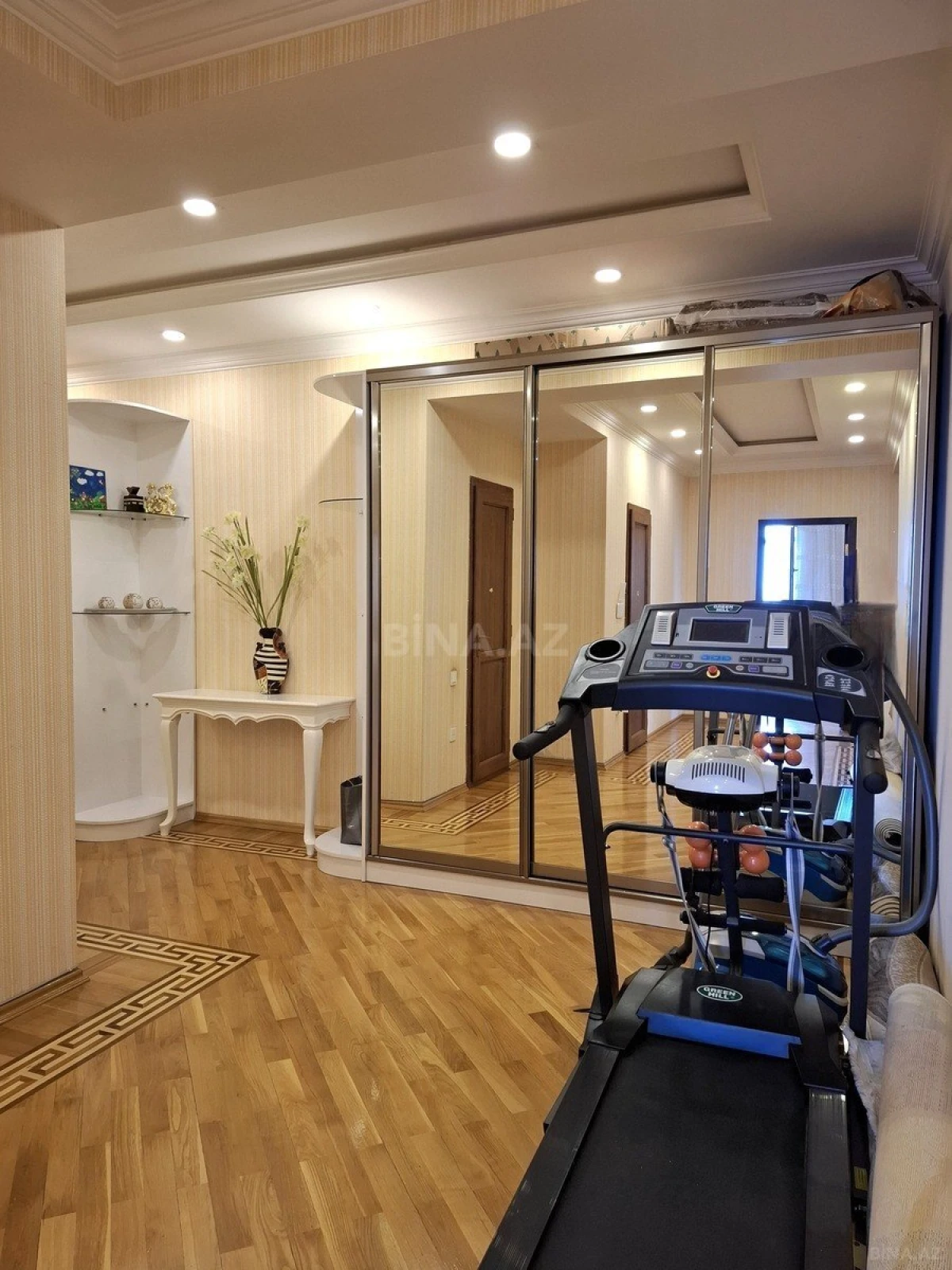 Kirayə verilir 3 otaqlı mənzil 130 m²