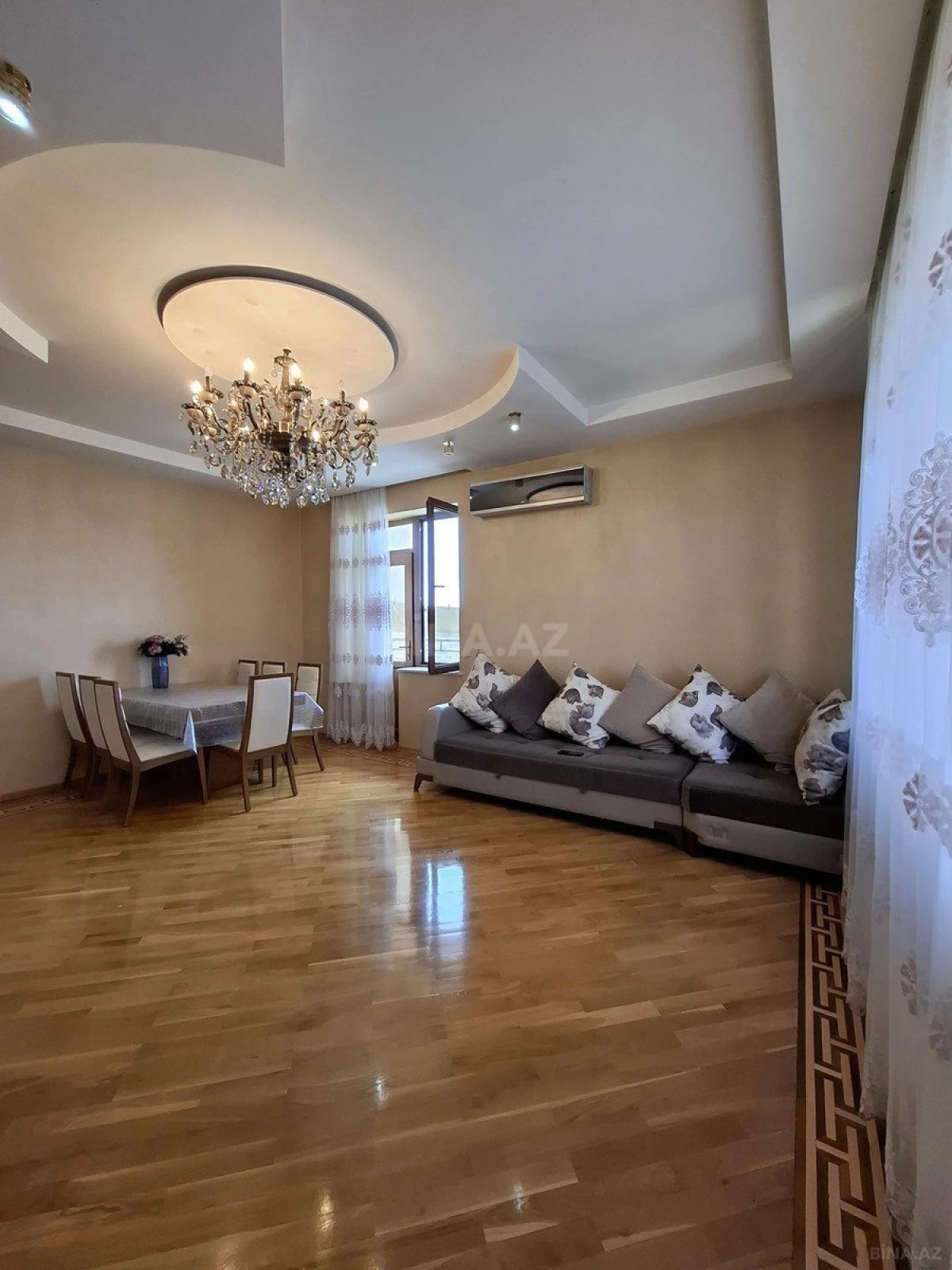 Kirayə verilir 3 otaqlı mənzil 130 m²
