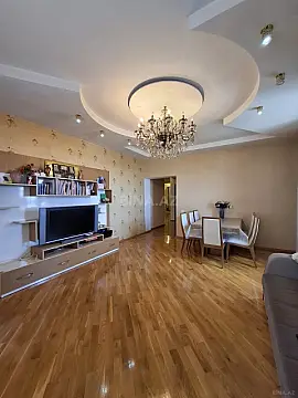 Kirayə verilir 3 otaqlı mənzil 130 m²