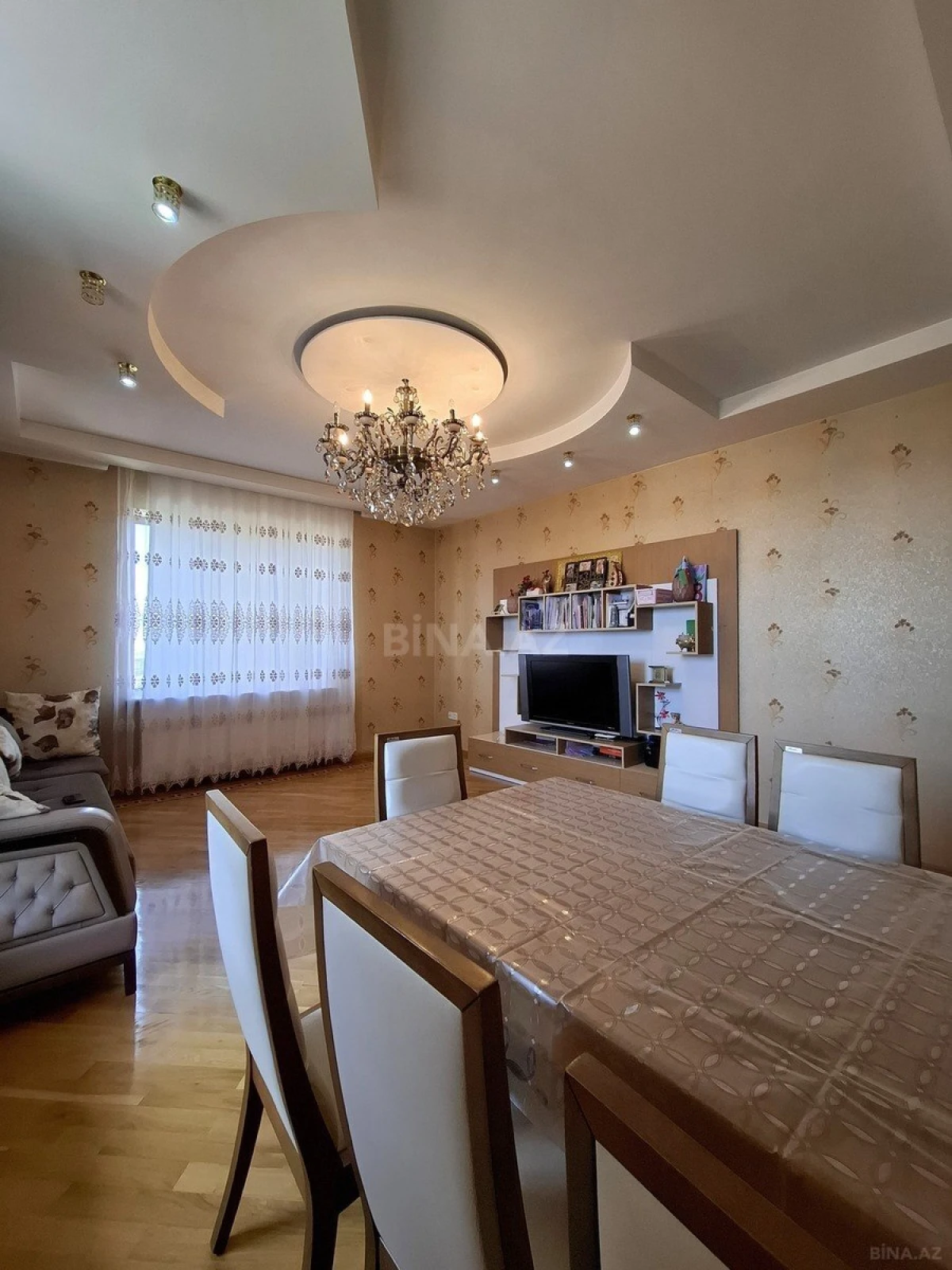 Kirayə verilir 3 otaqlı mənzil 130 m²