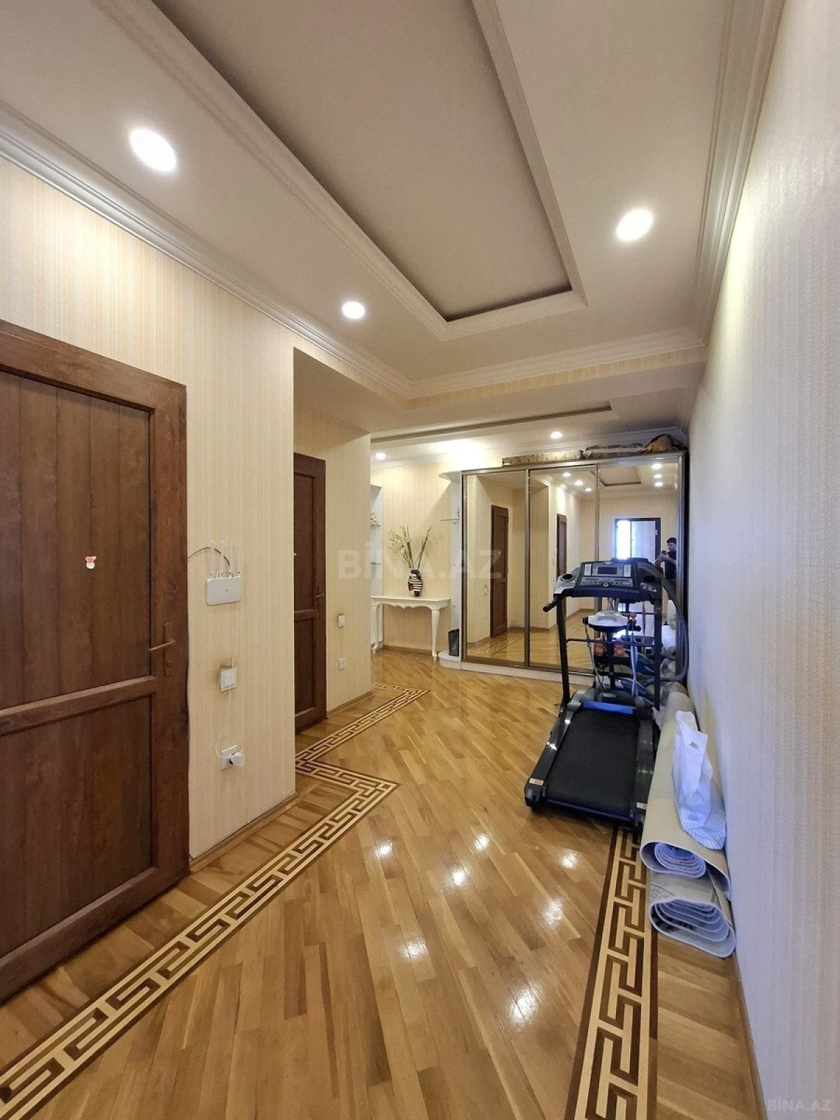 Kirayə verilir 3 otaqlı mənzil 130 m²