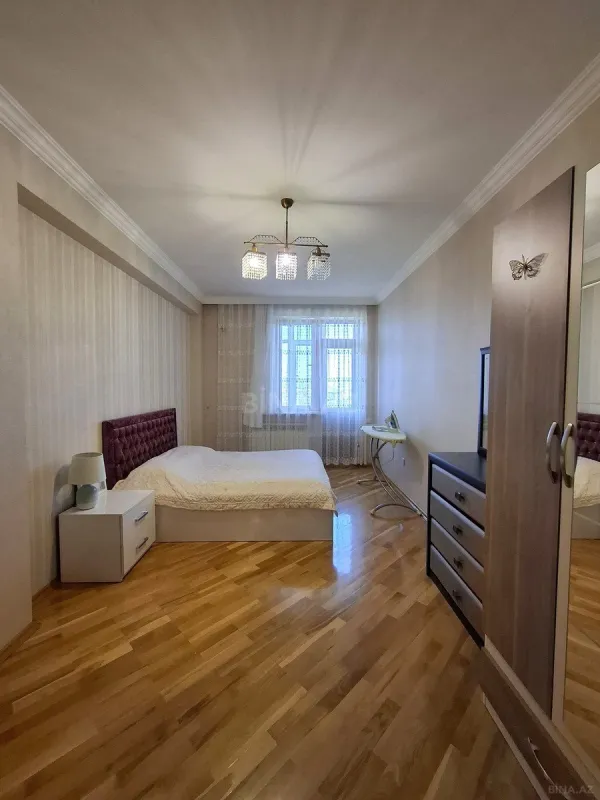 Kirayə verilir 3 otaqlı mənzil 130 m²