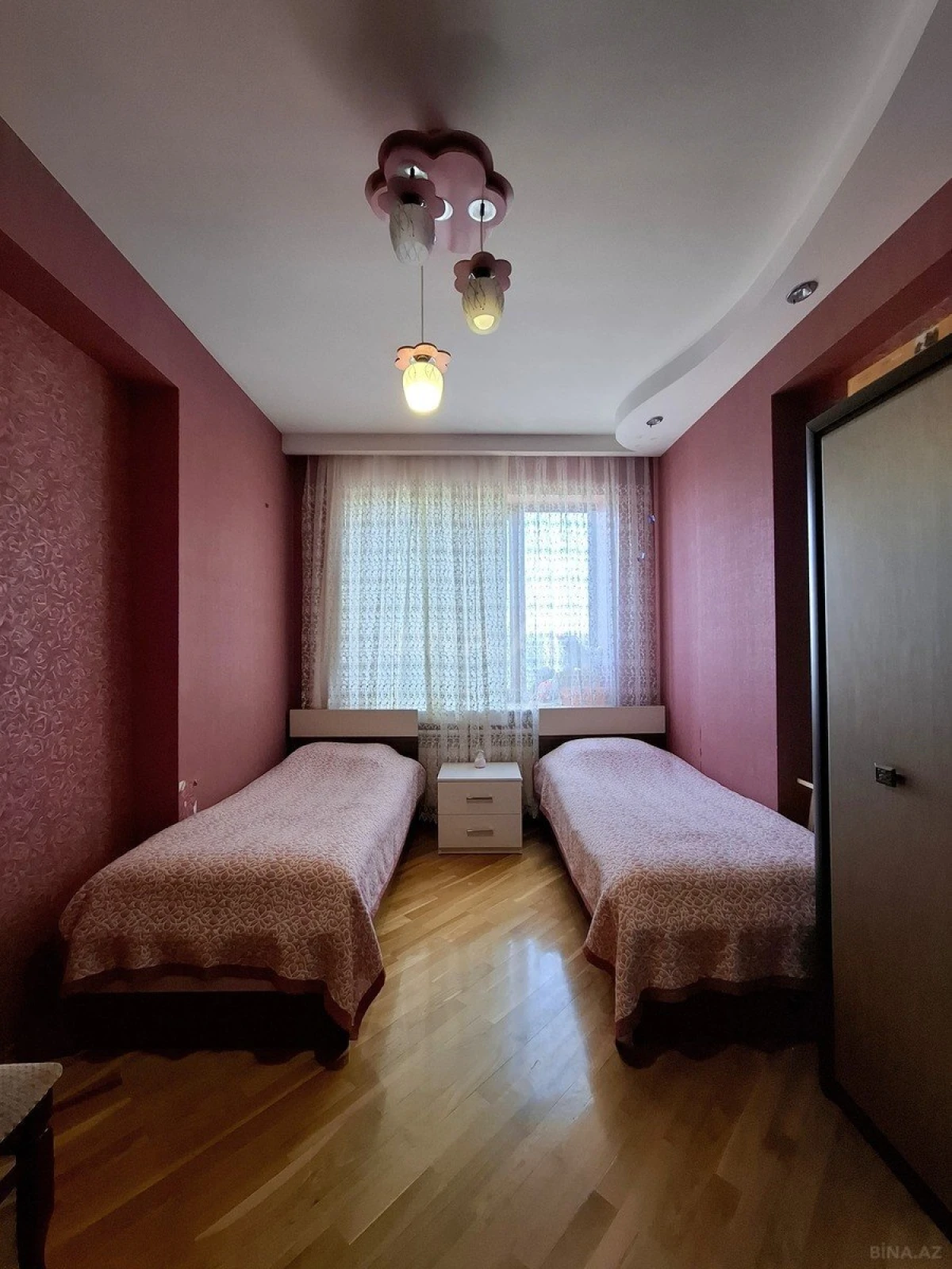Kirayə verilir 3 otaqlı mənzil 130 m²