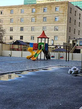 Satılır 3 otaqlı mənzil 152 m²