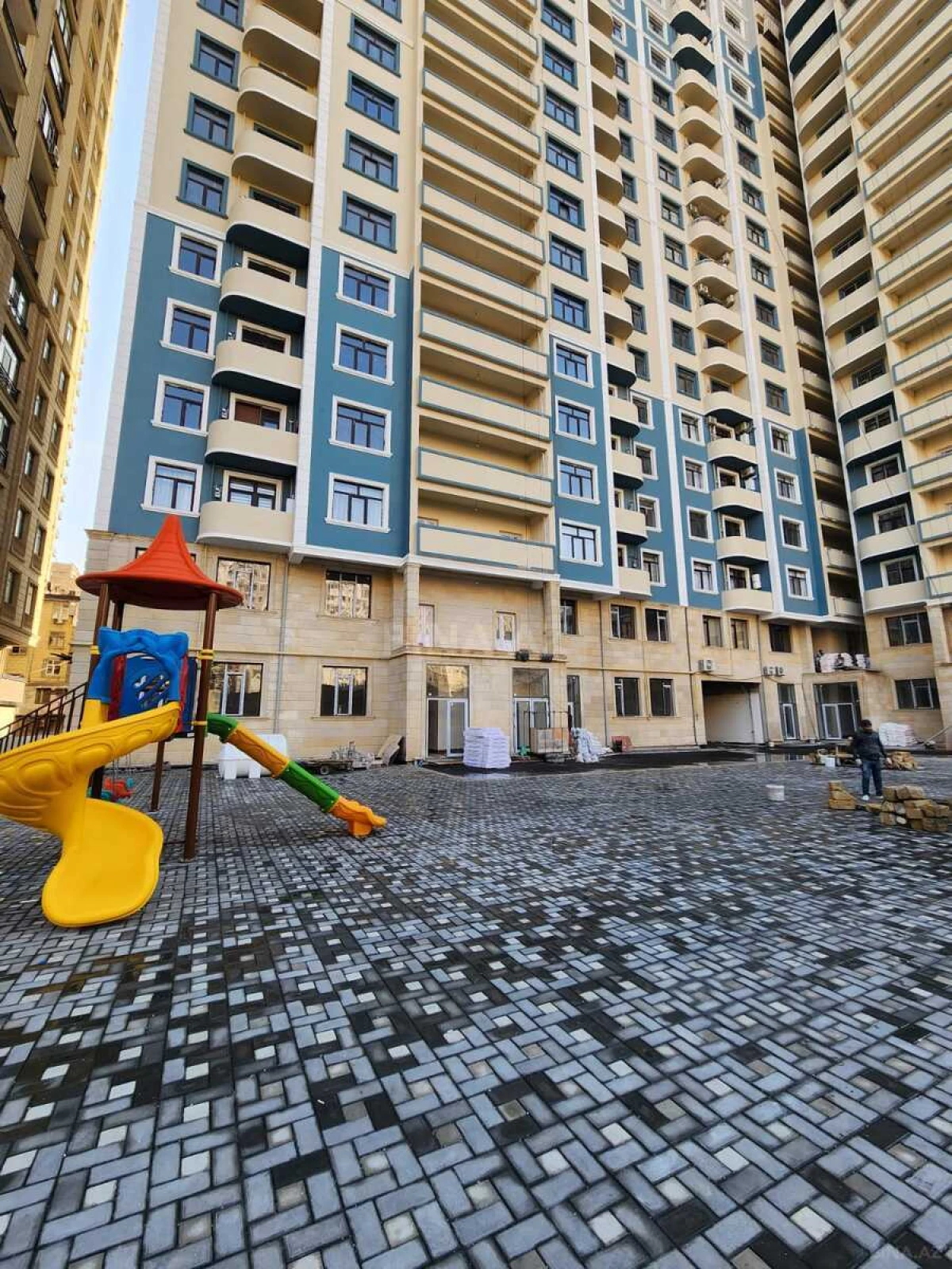 Satılır 3 otaqlı mənzil 152 m²