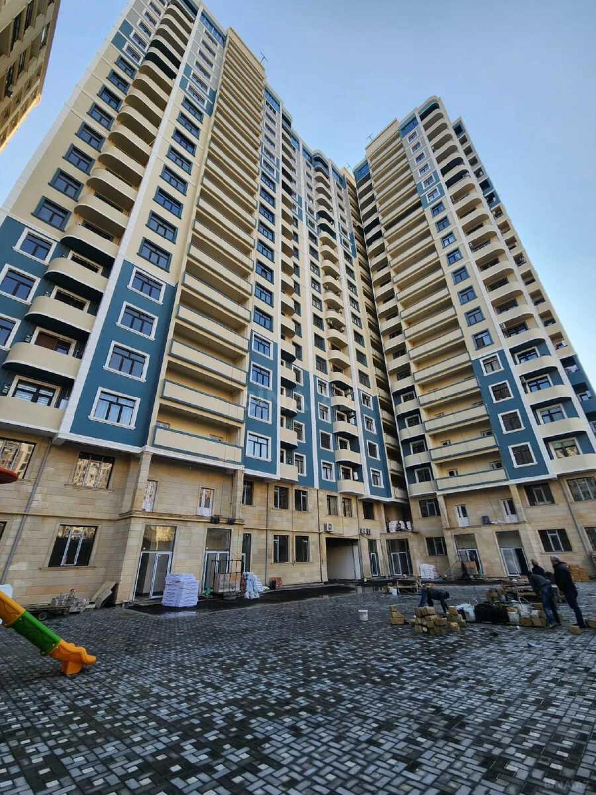 Satılır 3 otaqlı mənzil 152 m²