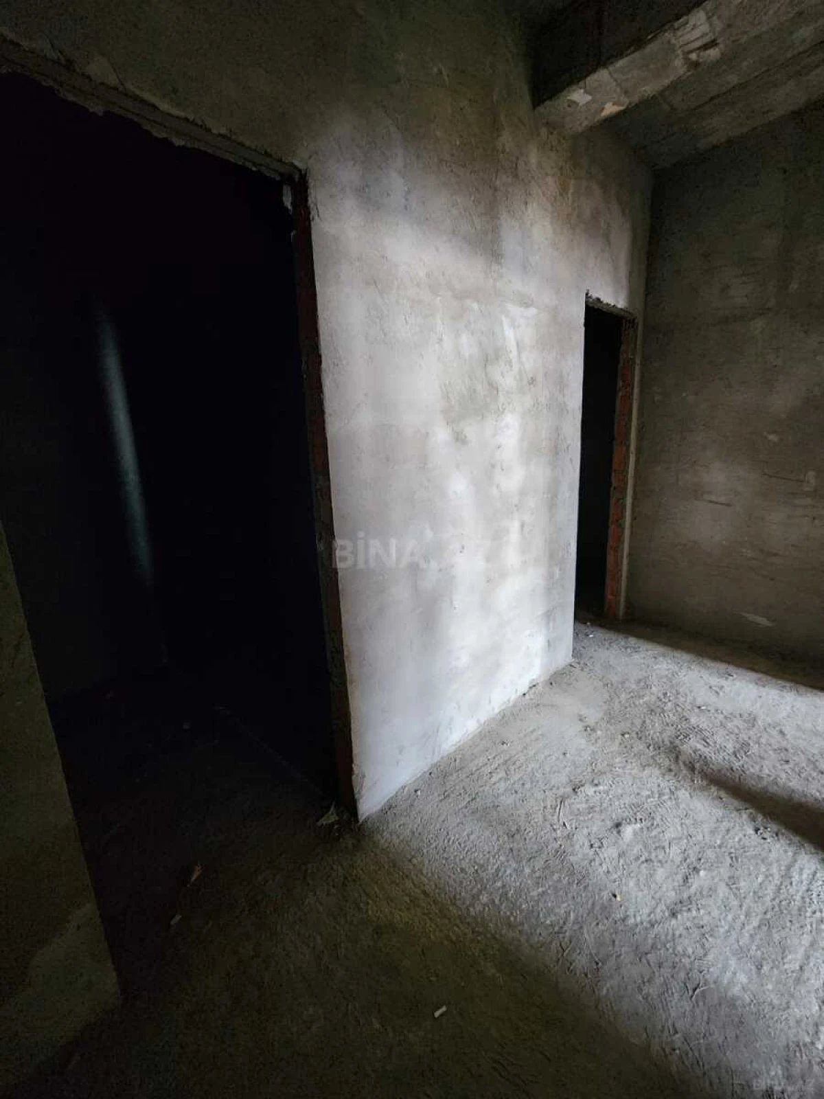 Satılır 3 otaqlı mənzil 152 m²