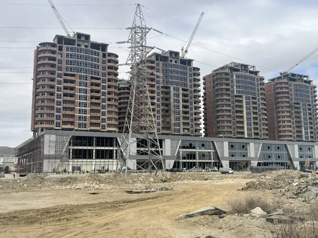 Satılır 1 otaqlı mənzil 57 m²