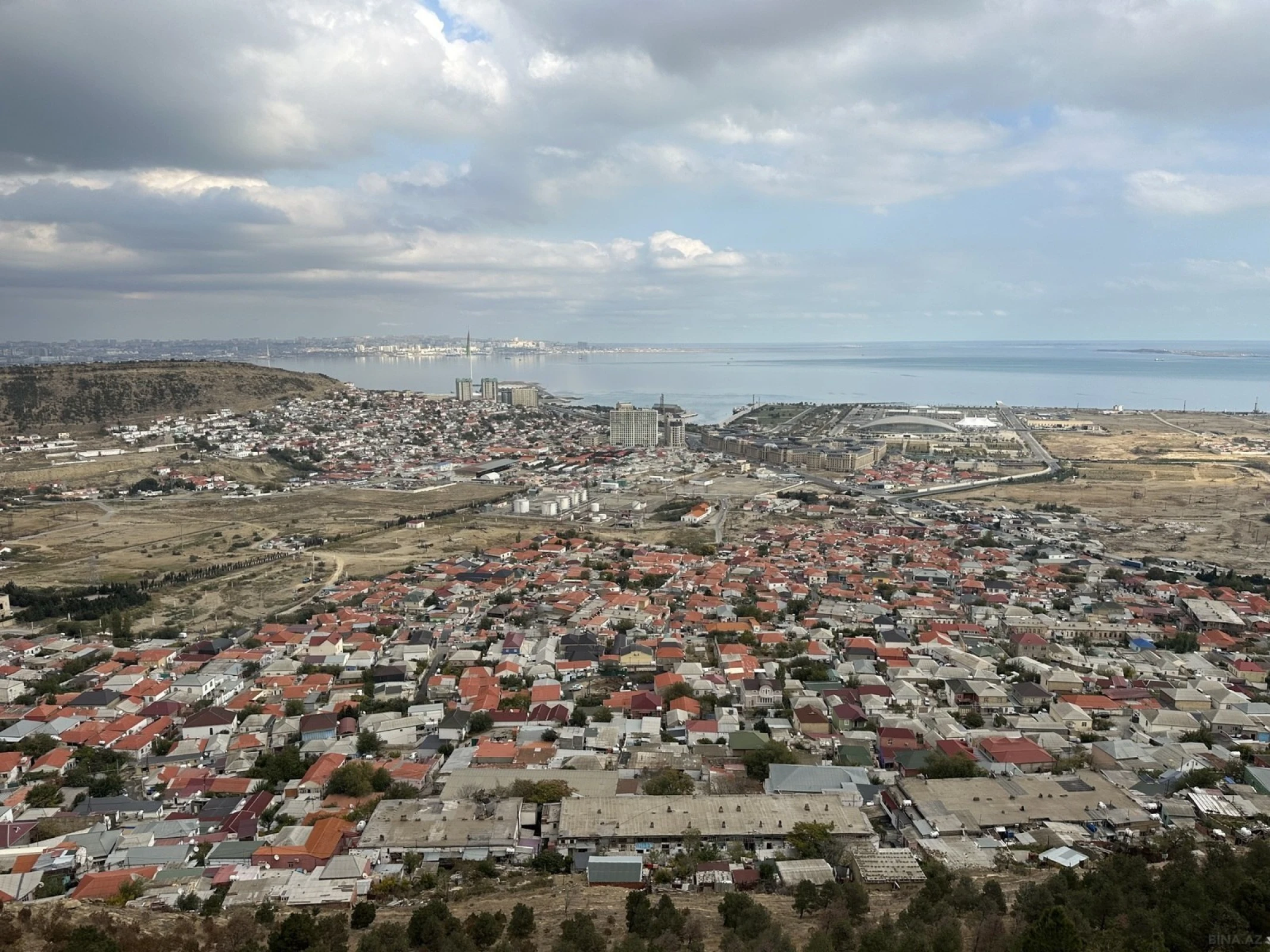 Satılır 9 otaqlı həyət evi 550 m²