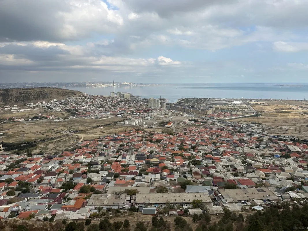 Satılır 9 otaqlı həyət evi 550 m²