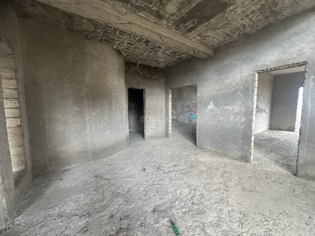 Satılır 9 otaqlı həyət evi 550 m²