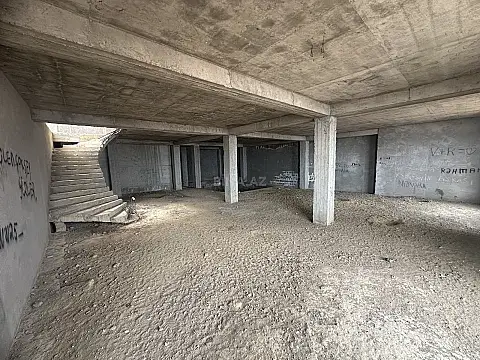 Satılır 9 otaqlı həyət evi 550 m²