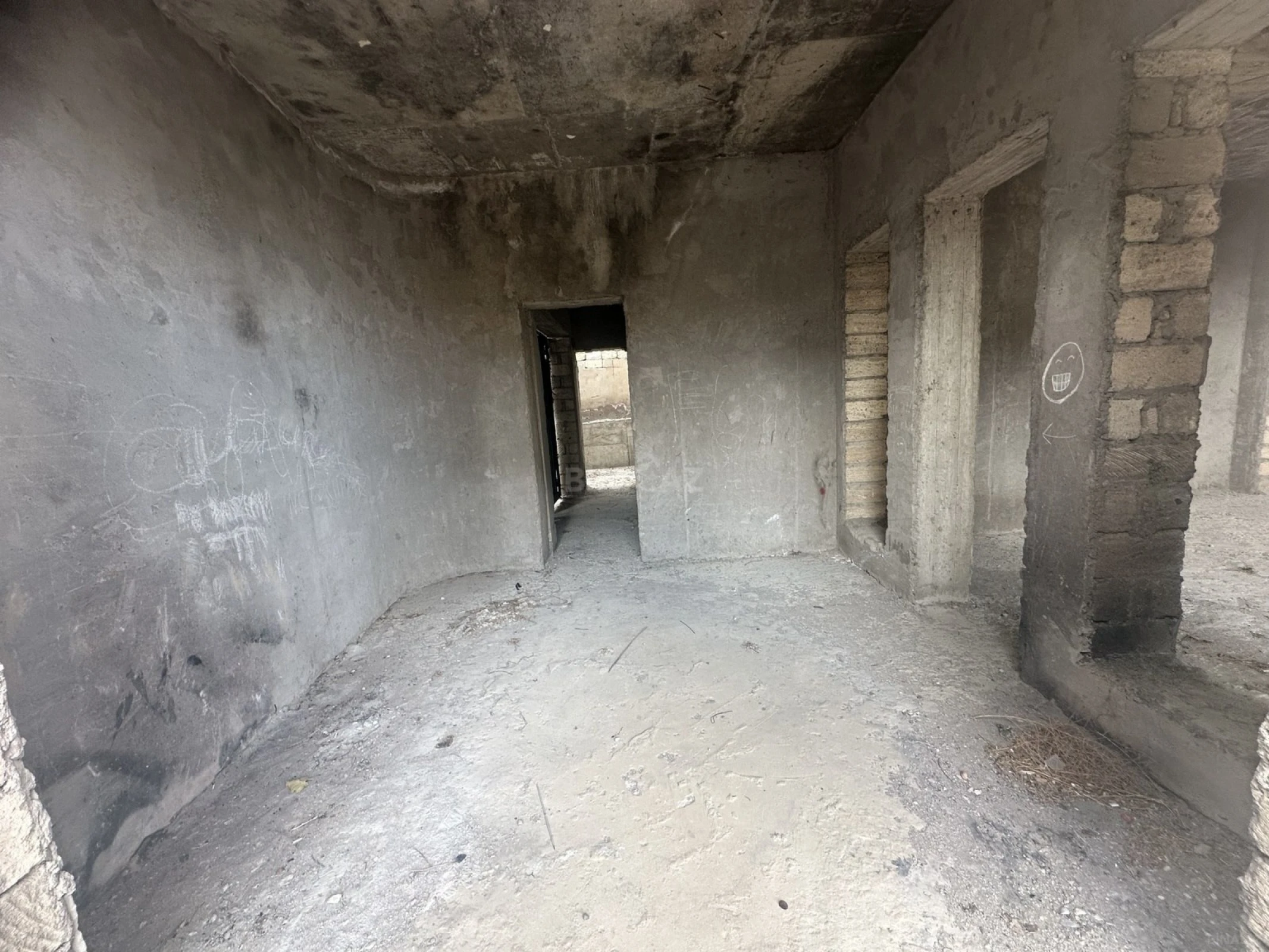 Satılır 9 otaqlı həyət evi 550 m²