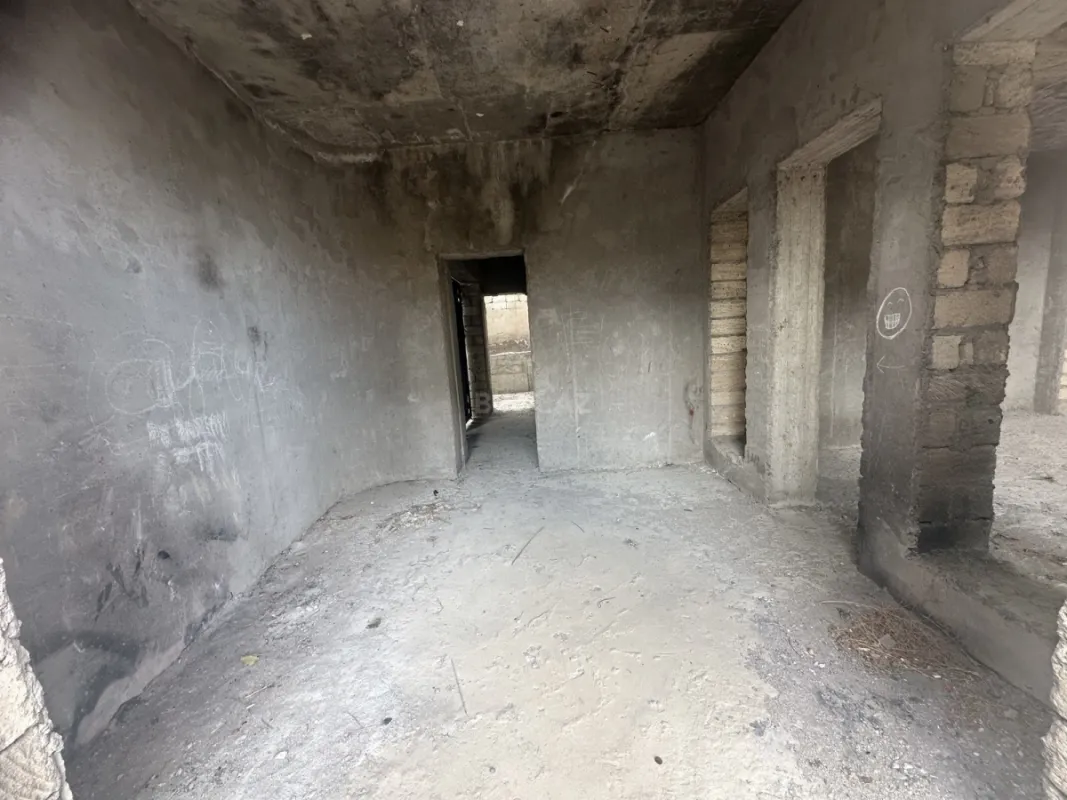 Satılır 9 otaqlı həyət evi 550 m²