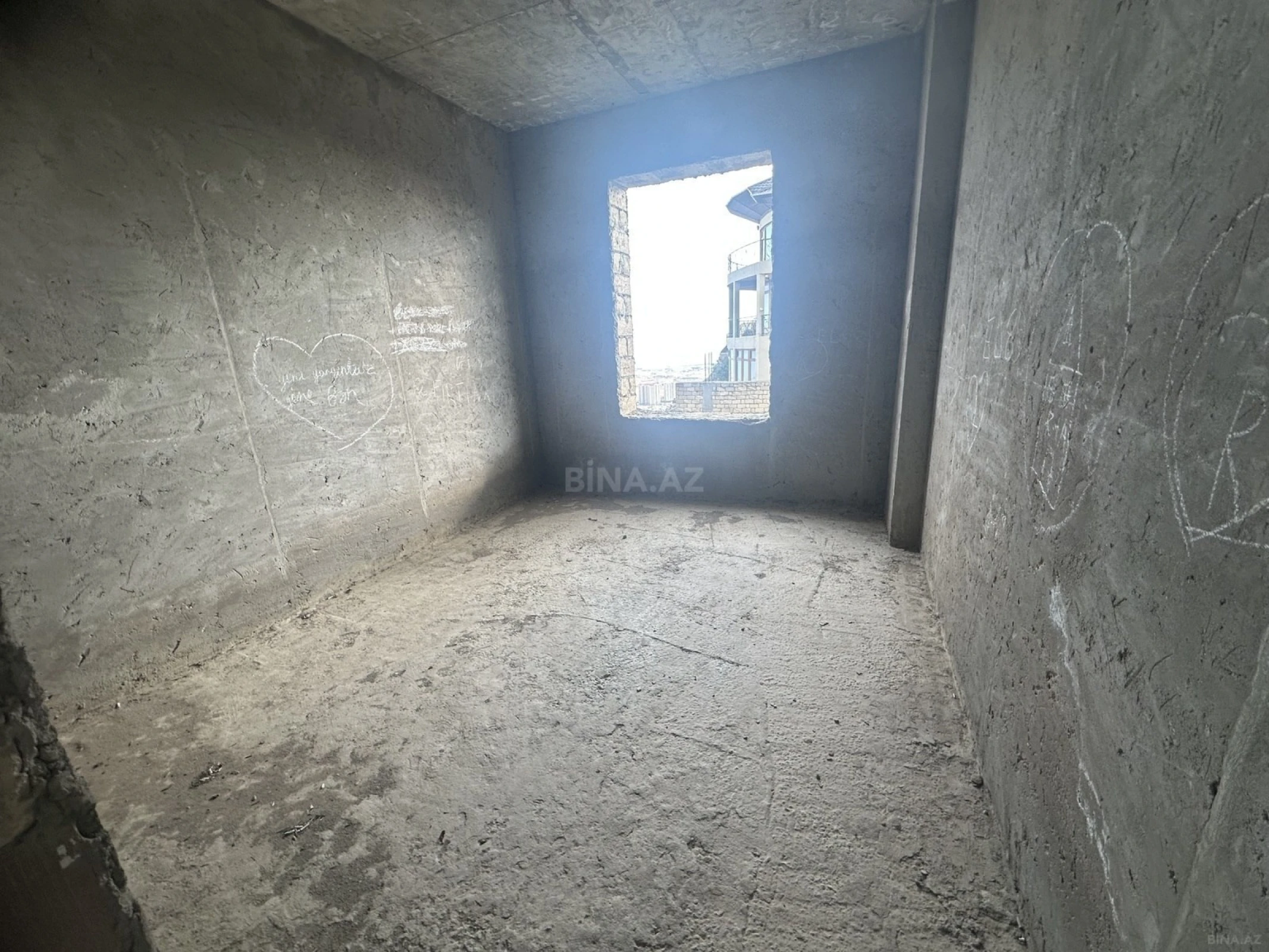 Satılır 9 otaqlı həyət evi 550 m²