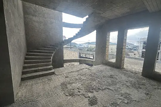 Satılır 9 otaqlı həyət evi 550 m²