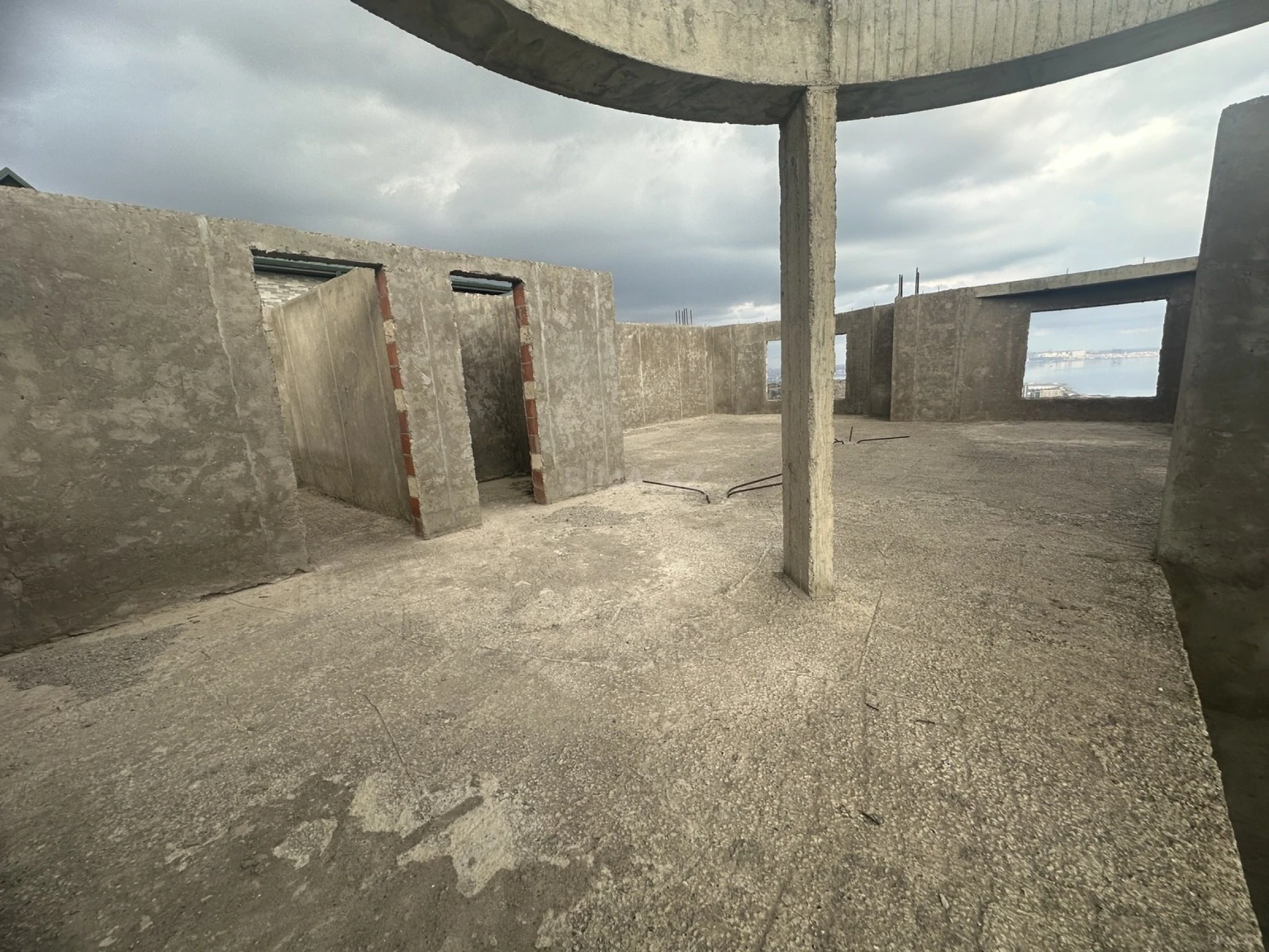 Satılır 9 otaqlı həyət evi 550 m²