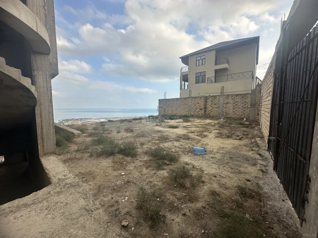 Satılır 9 otaqlı həyət evi 550 m²