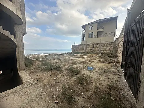 Satılır 9 otaqlı həyət evi 550 m²