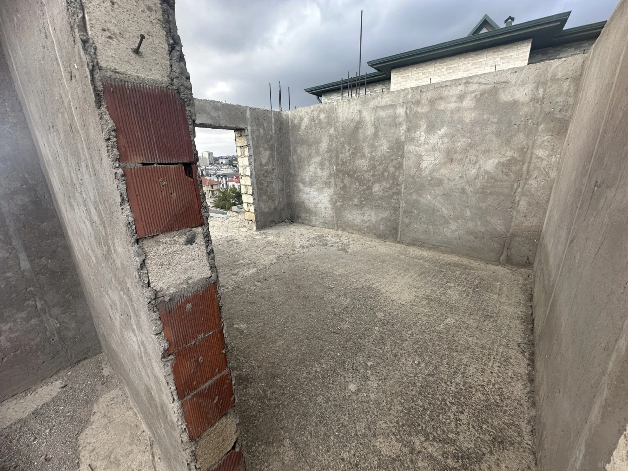 Satılır 9 otaqlı həyət evi 550 m²