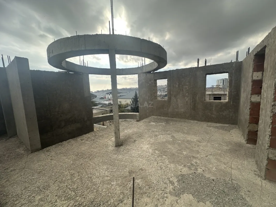 Satılır 9 otaqlı həyət evi 550 m²