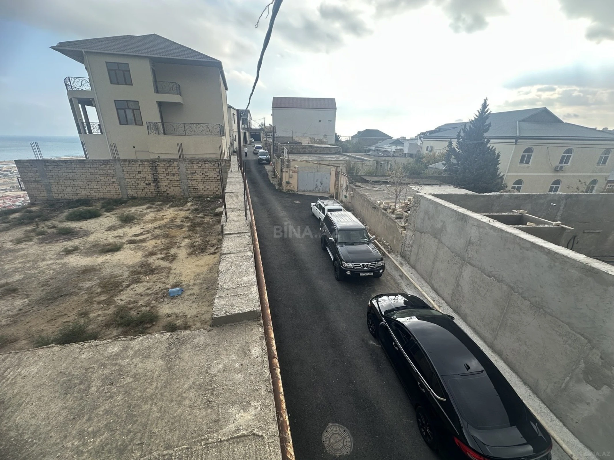 Satılır 9 otaqlı həyət evi 550 m²