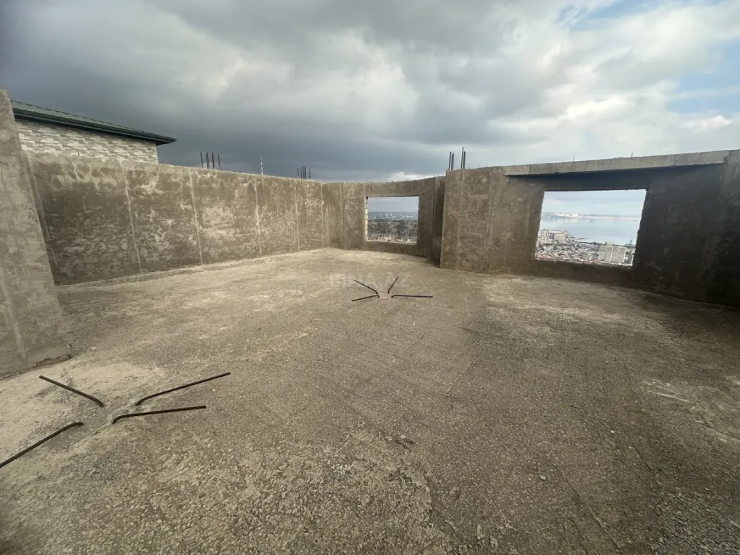 Satılır 9 otaqlı həyət evi 550 m²