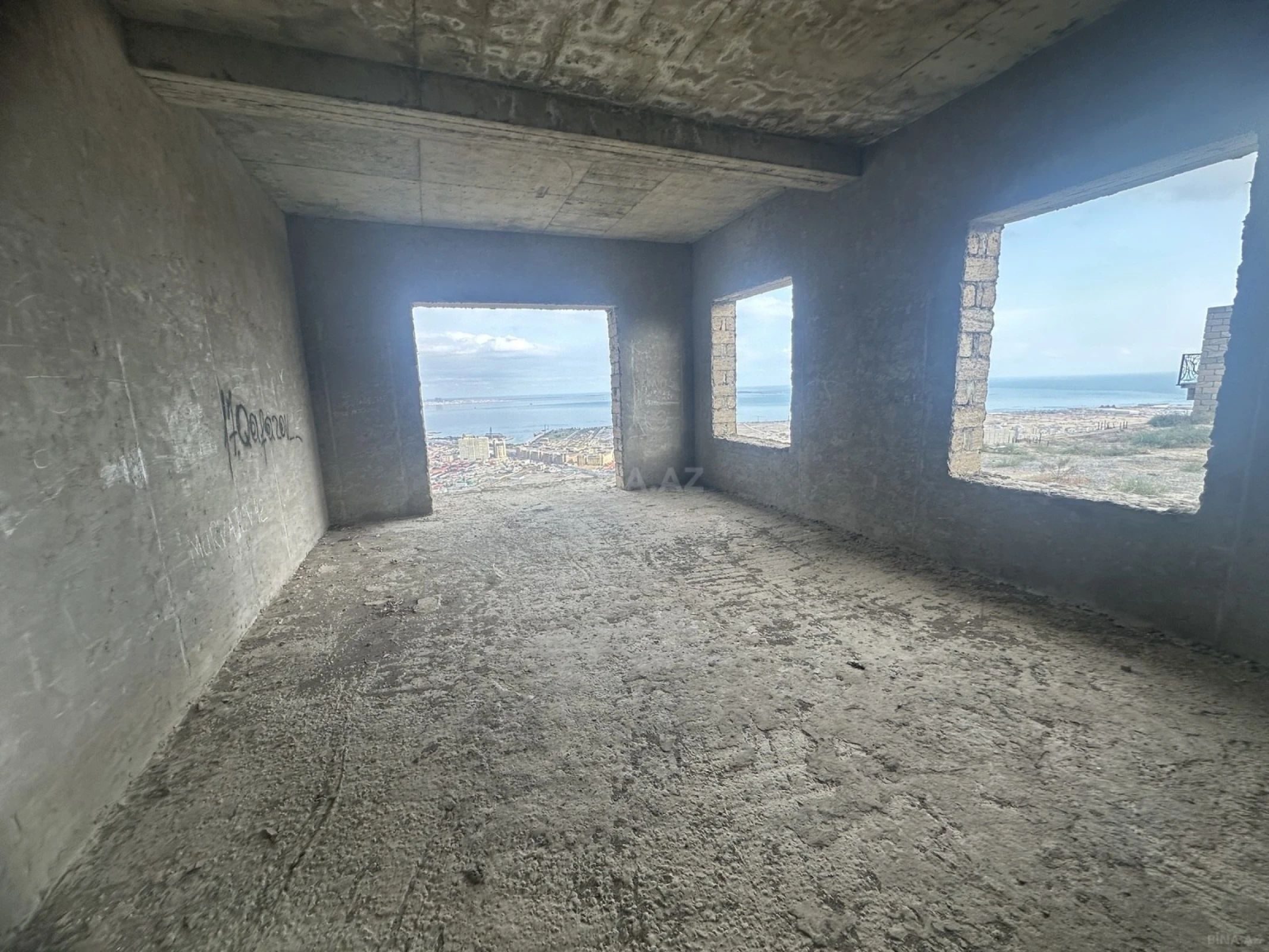 Satılır 9 otaqlı həyət evi 550 m²