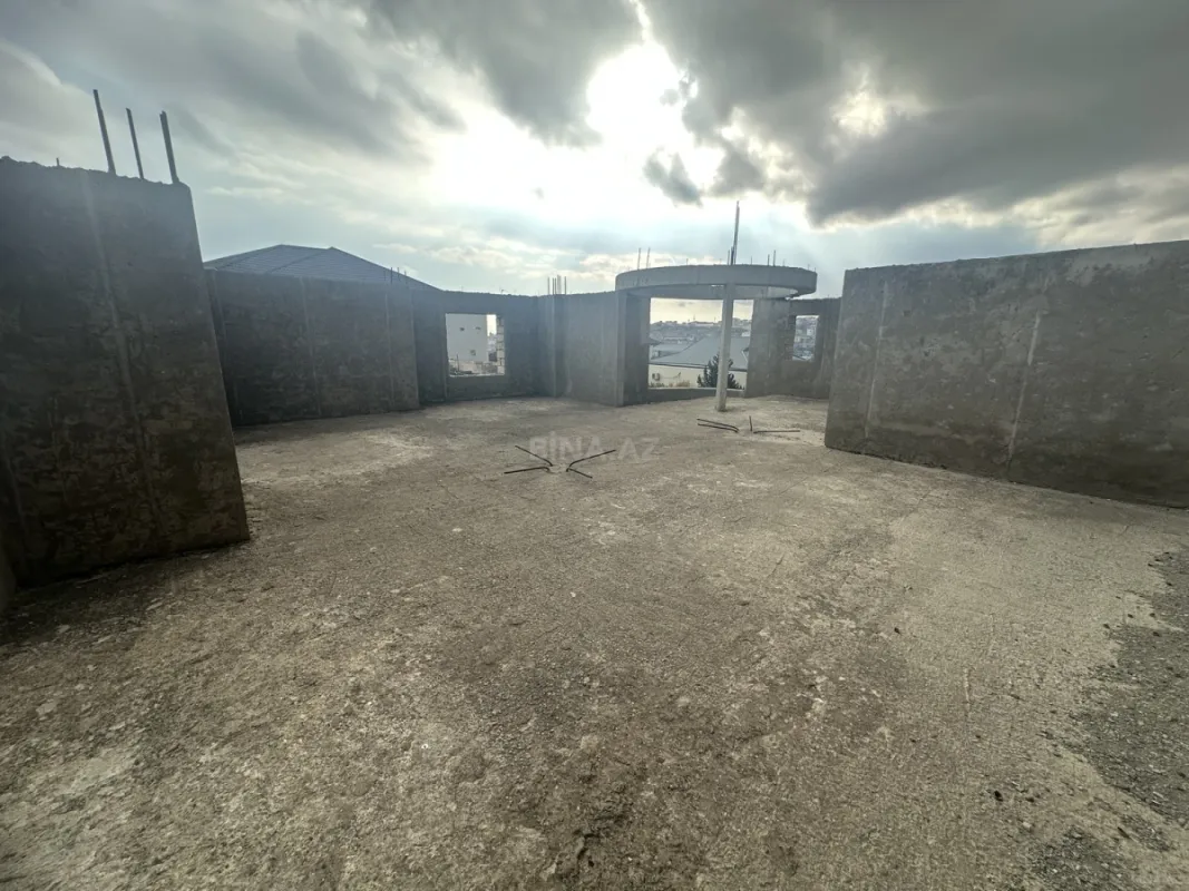 Satılır 9 otaqlı həyət evi 550 m²