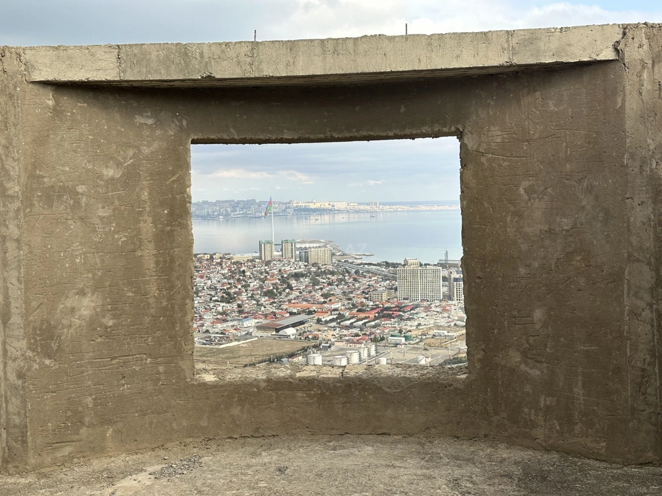 Satılır 9 otaqlı həyət evi 550 m²