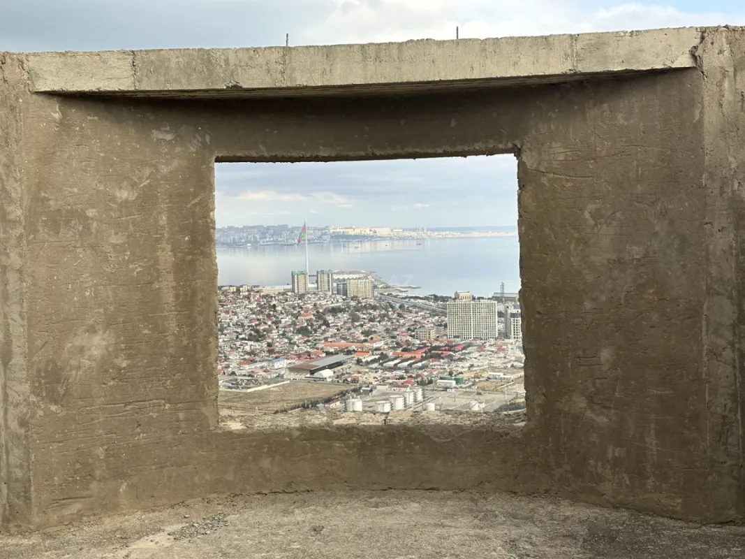 Satılır 9 otaqlı həyət evi 550 m²