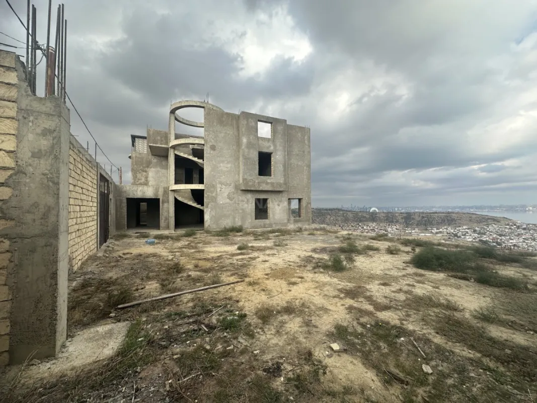 Satılır 9 otaqlı həyət evi 550 m²