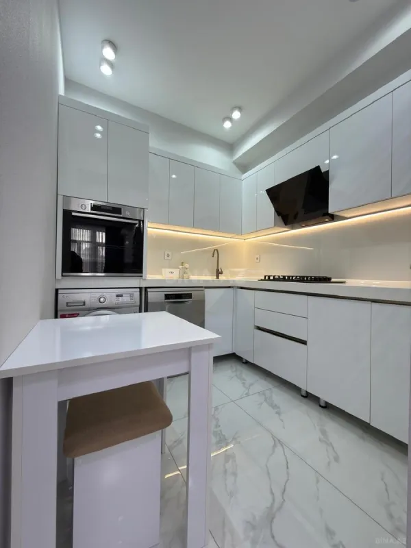Satılır 2 otaqlı mənzil 57 m²