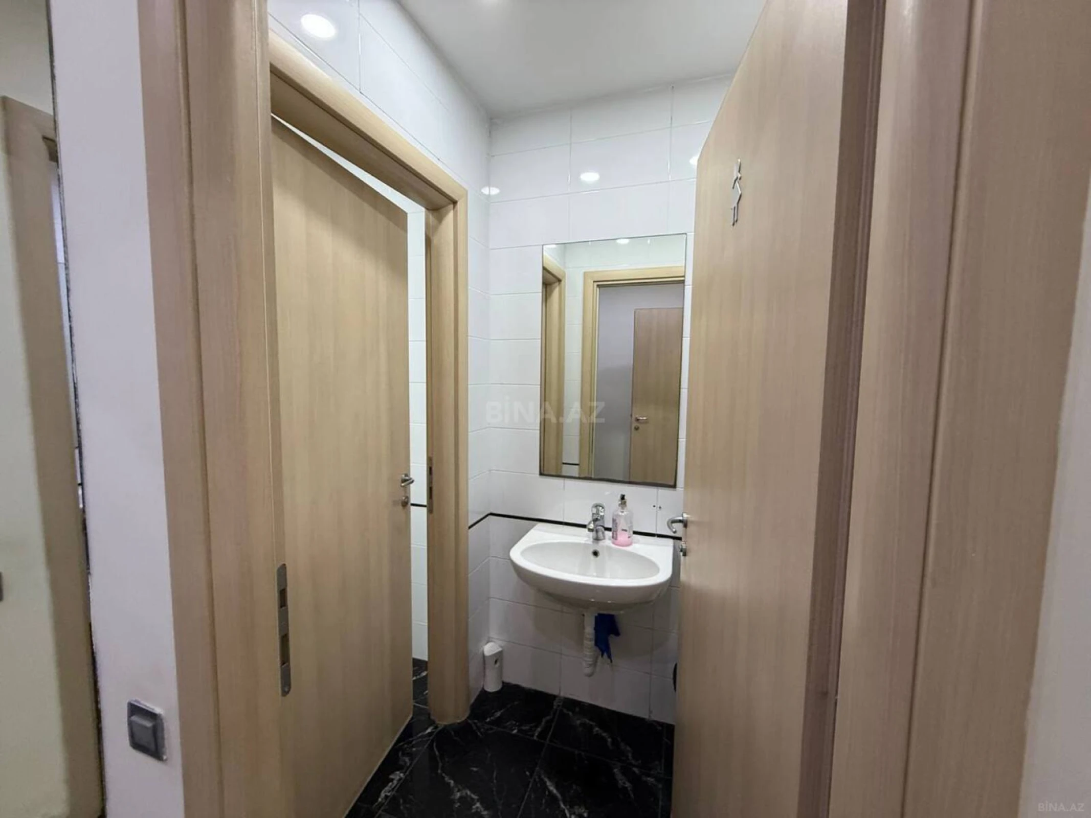 Kirayə verilir 5 otaqlı ofis 200 m²