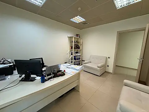 Kirayə verilir 5 otaqlı ofis 200 m²