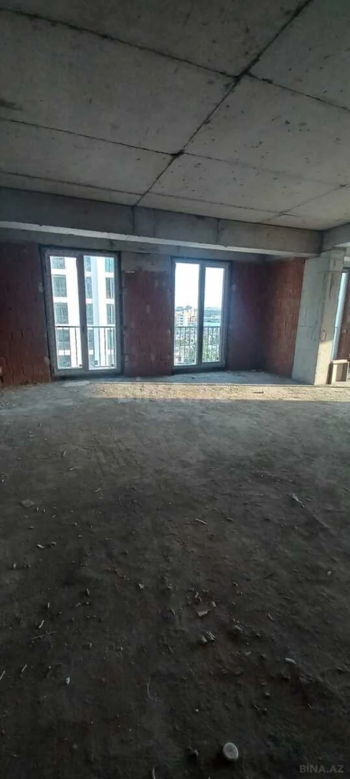 Satılır 3 otaqlı mənzil 127 m²