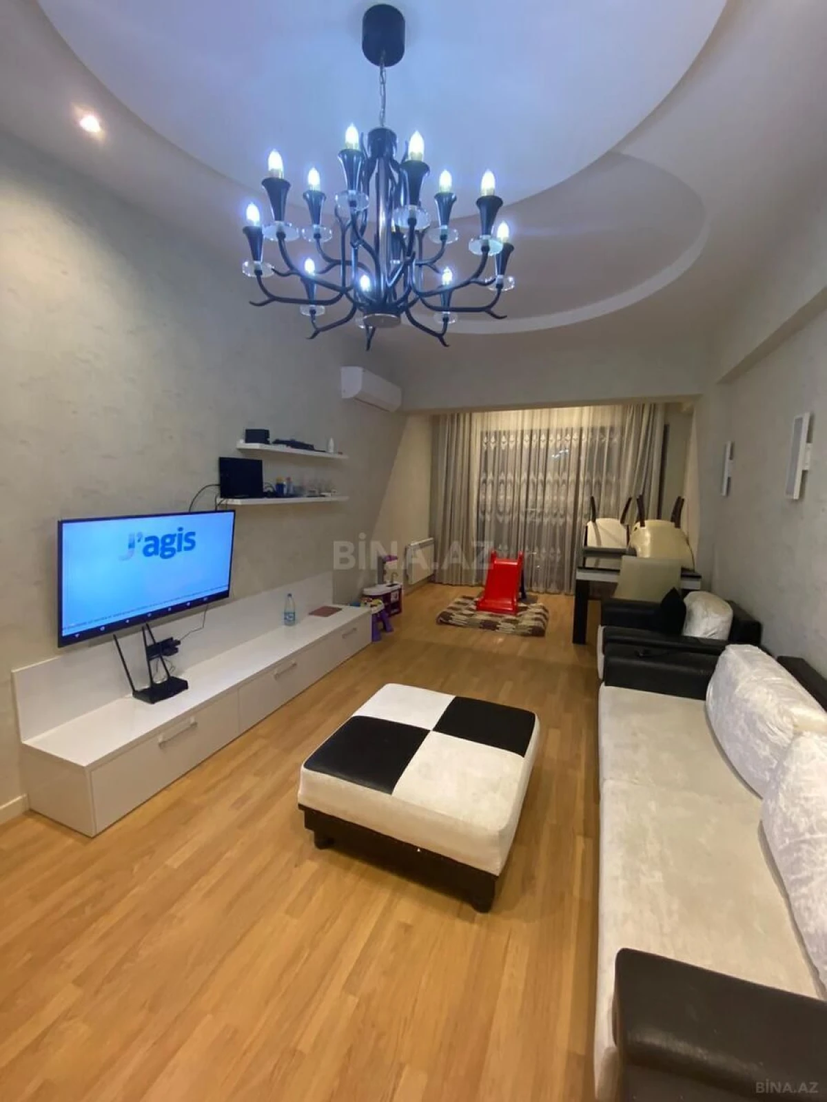 Kirayə verilir 3 otaqlı mənzil 145 m²