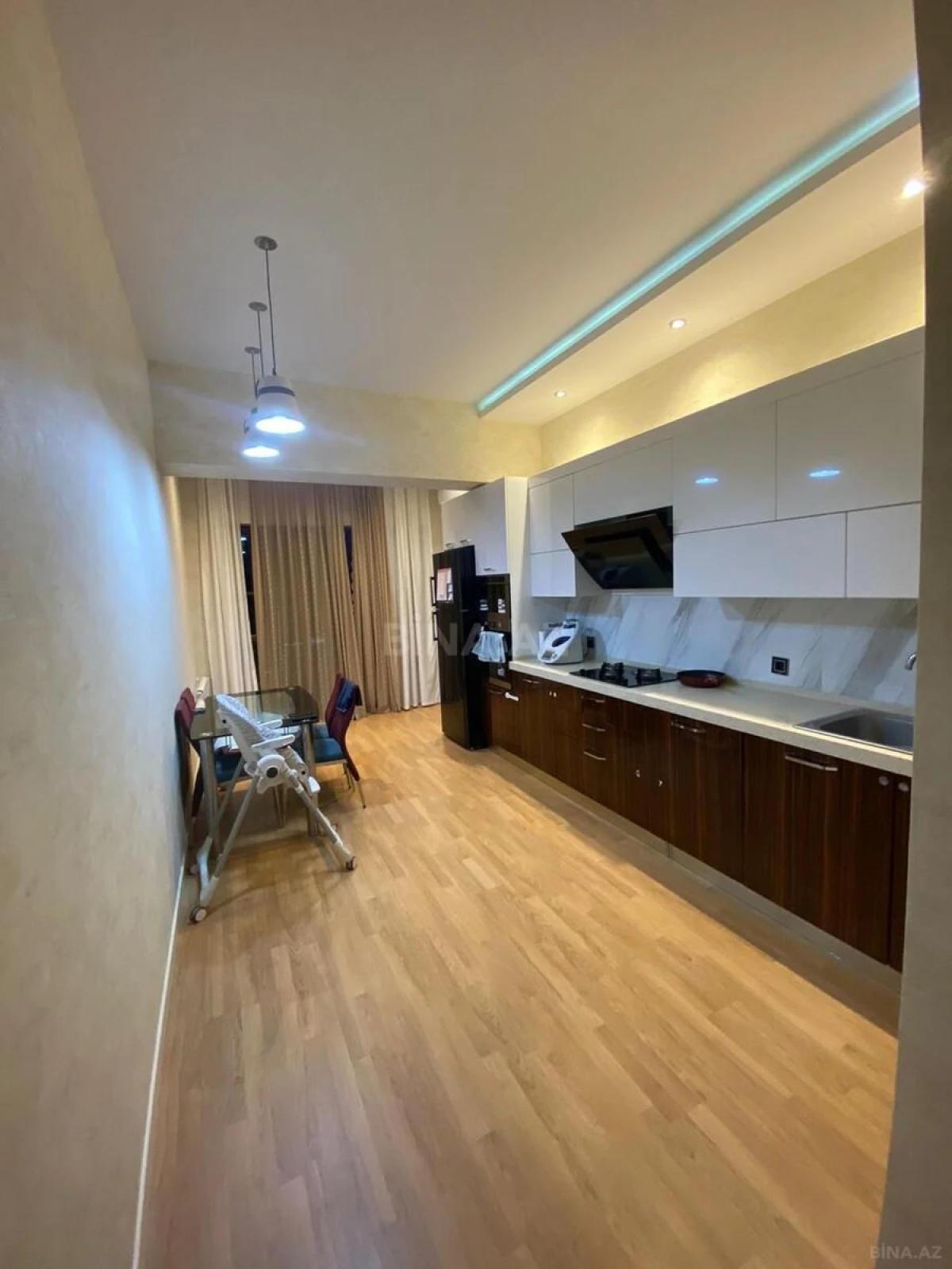 Kirayə verilir 3 otaqlı mənzil 145 m²