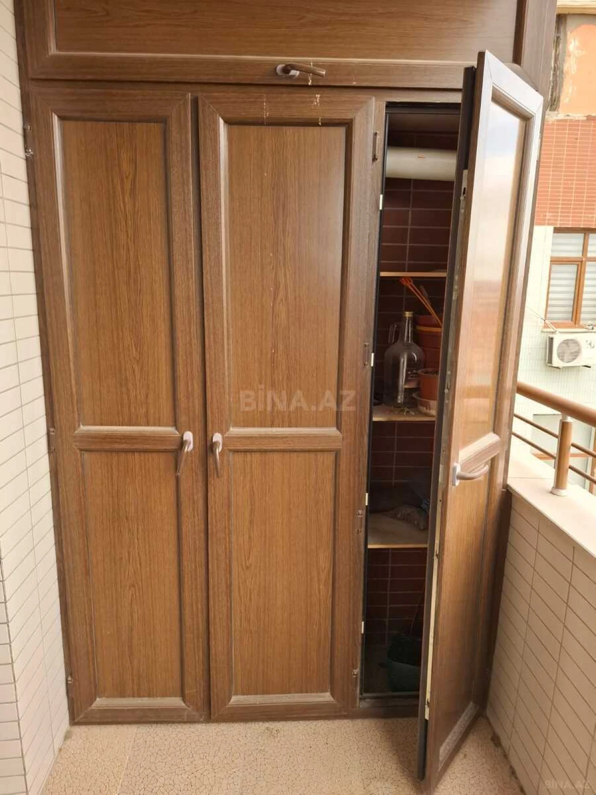 Satılır 3 otaqlı mənzil 156 m²